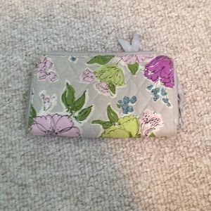 Vera Bradley Zip around Wallet